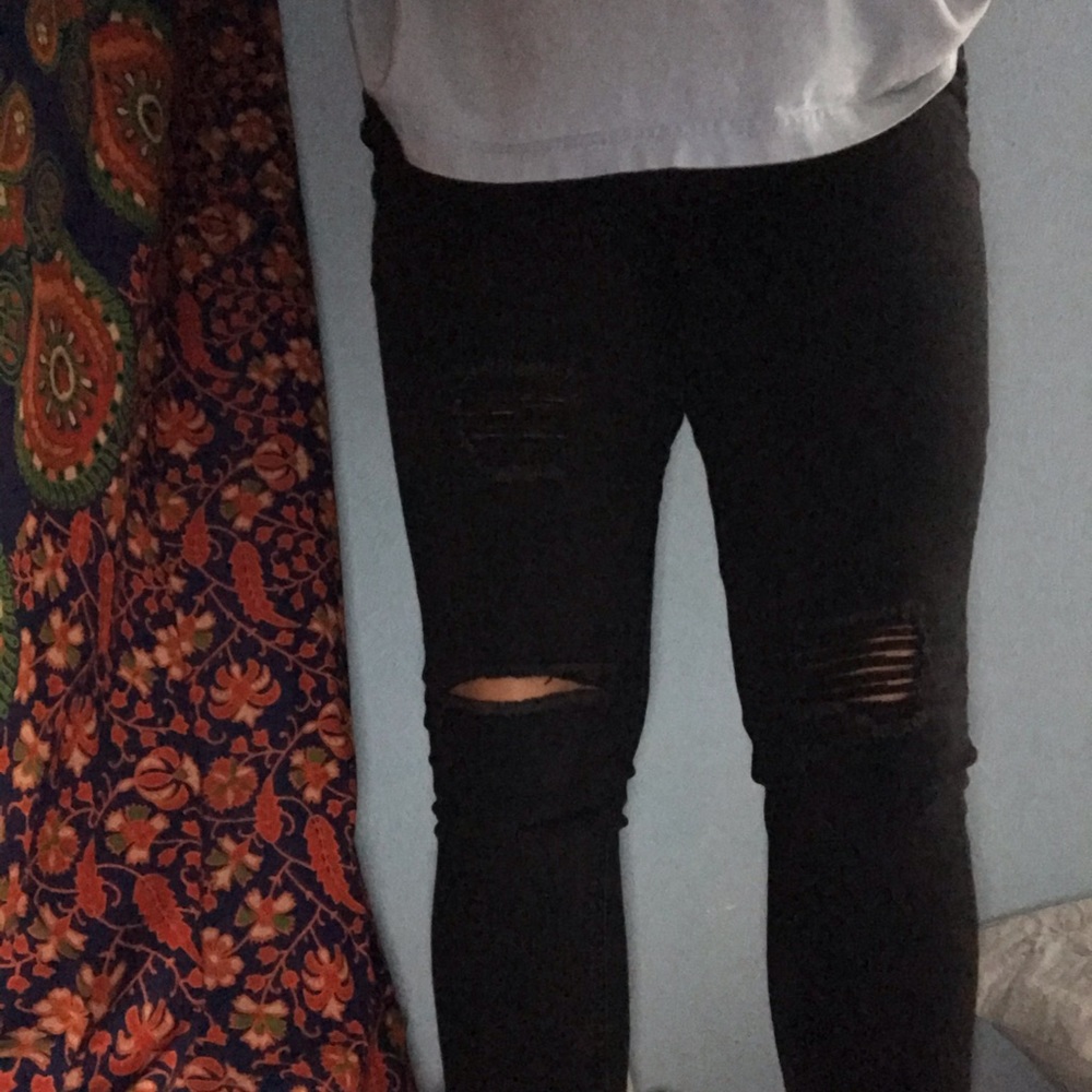 Refuge Black Ripped Jeans